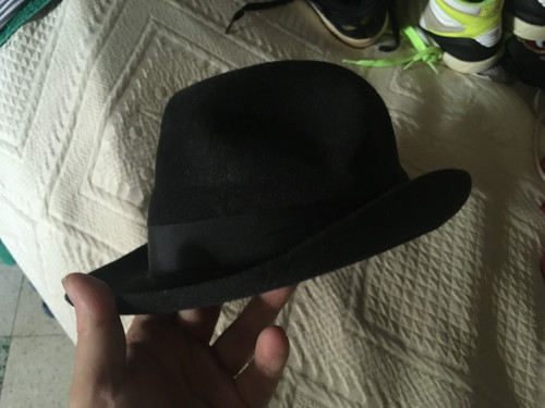Très beau chapeau noir type