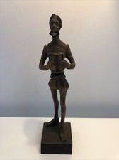 Statuette en bois sculpté