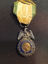 Médaille militaire modèle second empire argent/vermeil?