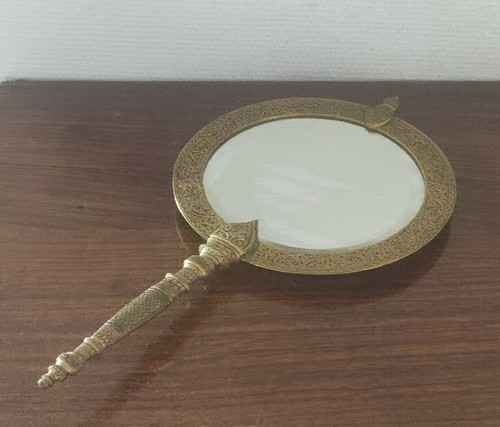 Très joli miroir main ou - à,