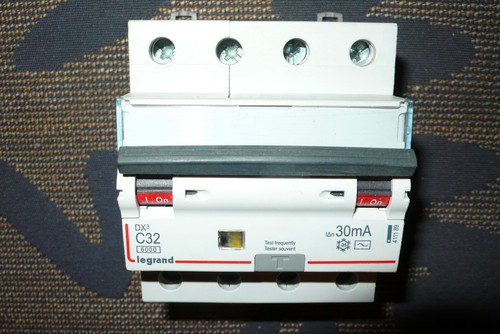 Disjoncteur differentiel tetra - disjoncteur,