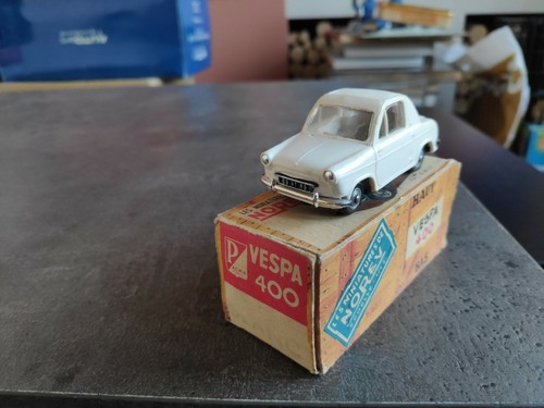 Norev vespa 400 - 1/43,