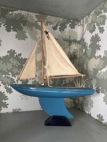 Vintage pond yacht - vintage,
