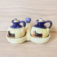 Huilier et vinaigrier en céramique,tauromachie, jaune et bleu, sur socle