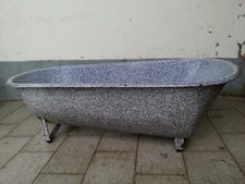 Ancienne baignoire de bébé