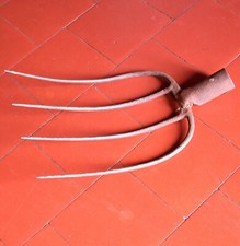 OUTIL  FOURCHE 4 dents  vieil outil français  QUALITE