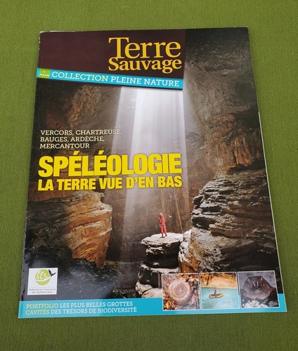 Spéléologie terre vue - terre,