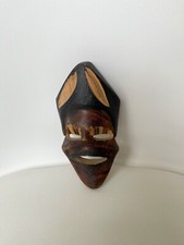 Masque africain en bois sculpté et peint à la main années 60