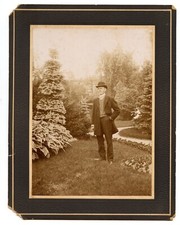 Portrait homme debout parc jardin - photo ancienne an. 1900