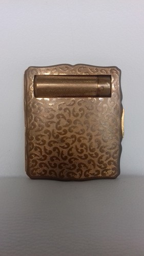Ancien poudrier rouge - , à