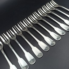 CHRISTOFLE - 12 FOURCHETTES À GÂTEAU EN MÉTAL ARGENTÉ Modèle CLUNY