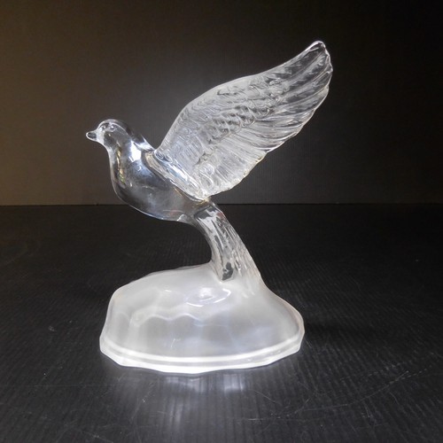 Sculpture statue colombe