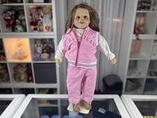 Poupée d'artiste en vinyle