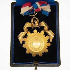 Rare médaille en or de la Societe des Secours Mutuels. L’Union des Coiffeurs de