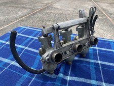 Rampe carburateur moto TRIUMPH