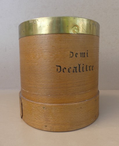 Ancien demi décalitre - , bois