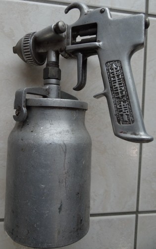 Pistolet peinture - à,