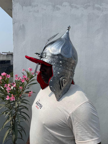 Casque gravé main - la, |