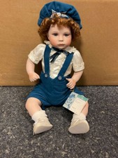 Poupée en porcelaine Thelma