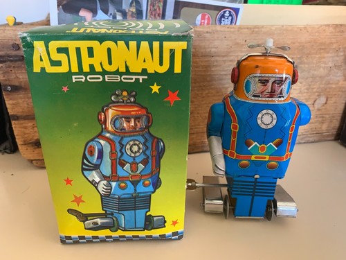 Tin toys robot - toys,