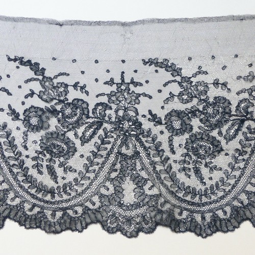 Dentelle ancienne chantilly - -,