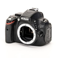 Nikon D5100 environ 9 000 exemplaires Caméra