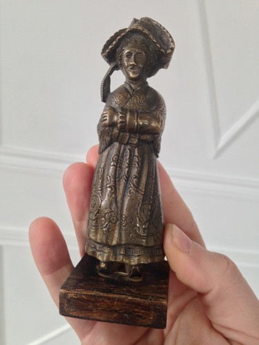 Belle sculpture femme bretonne - belle,