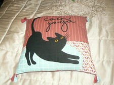 SUPERBE COUSSIN A PONPONS DECOR CHAT JARDIN D'ULYSSE DEHOUSSABLE DECORATION