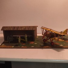 Avion Curtis Jeny JN 7H, Hangar Type Boislux  et 2 Soldats Starlux et Remorque 