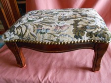 Repose-Pieds ancien Capitonné