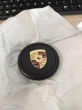 Quatre centre de roue en métal pour jante Fuchs. Avec emblème Stuttgart.  