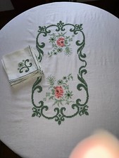 Service de table ancien en coton brodé main nappe  + 6 serviettes