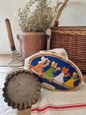 Boîte en métal ancienne