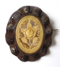 Broche en fer fonte de Berlin