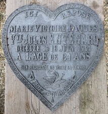 Plaque funéraire, Cœur