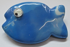Grande originale broche de créateur poisson bleu en résine bijou rétro 1960