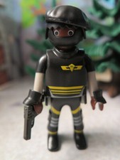 policier noir parachutiste