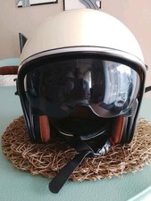 casque moto jet Storer avec visière solaire.