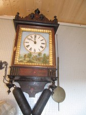 PENDULE  MURALE AVEC PEINTURE SOUS VERRE EPOQUE XIXème 