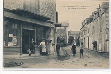 ISLE-SAINT-CAST : en haut de la grimpette - tres bon etat