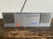 SONY SRS-F20 de 1983 / La plus petite radio Stéréo avec haut-parleurs intégrés !