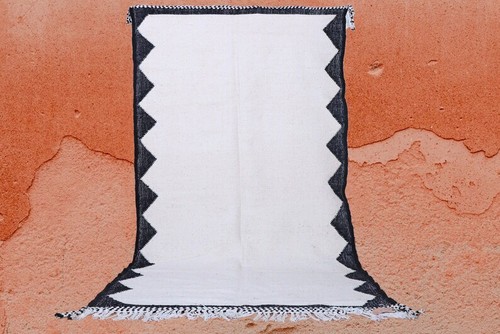 Tapis marocain fait - , main