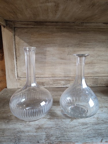 Deux belles carafes anciennes - belles,