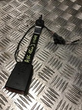 Attache ceinture avant gauche