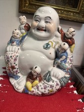 ancien bouddha rieur avec enfants en  porcelaine décor émaillé polychrome