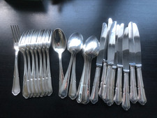 François Frionnet 8 couteaux 8 fourchettes 8 cuillères à soupe métal argenté