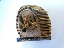 pin pin's MOULIN A EAU WATER MILL watermill fontaine de vaucluse