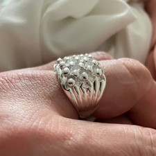 Exquise bague en or blanc 18