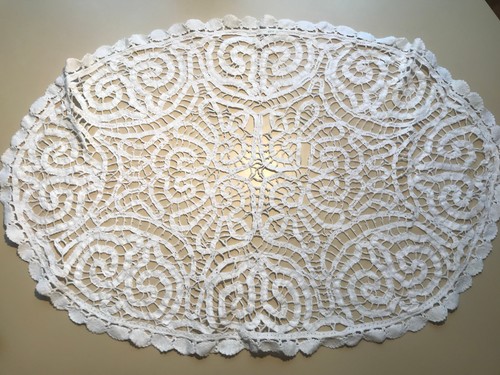 Grand napperon ancien - , broderie