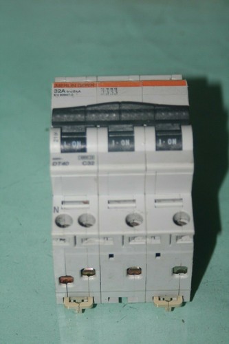Disjoncteur dt40 c32a - dt40, 3p+n